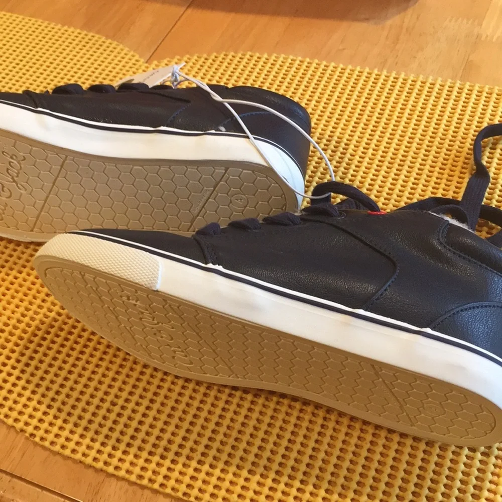 Boys Navy blue winter Shoes size 4 NWT school shoes